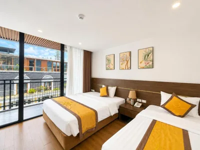 Habitación Triple con Balcón — Palette H&T Central Sapa Luxury Hotel
